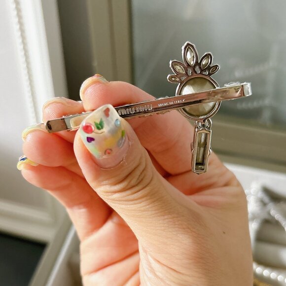 99% NEW MIU MIU HAIR CLIPS SET - Picture 3 of 4